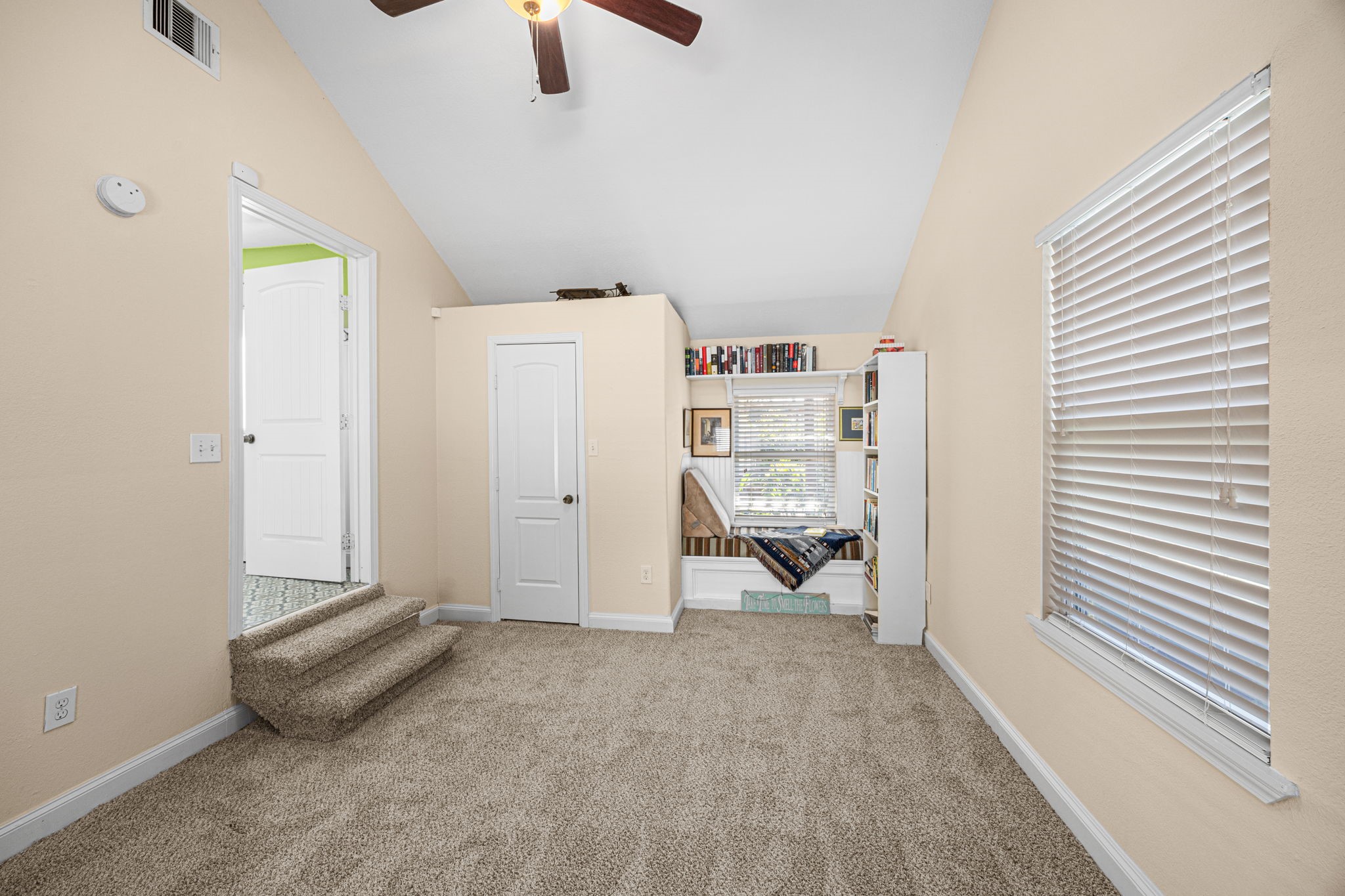 710 East 28th Street Houston, TX 77009 - Photo 32 of 44 a view of empty room with floor to ceiling window