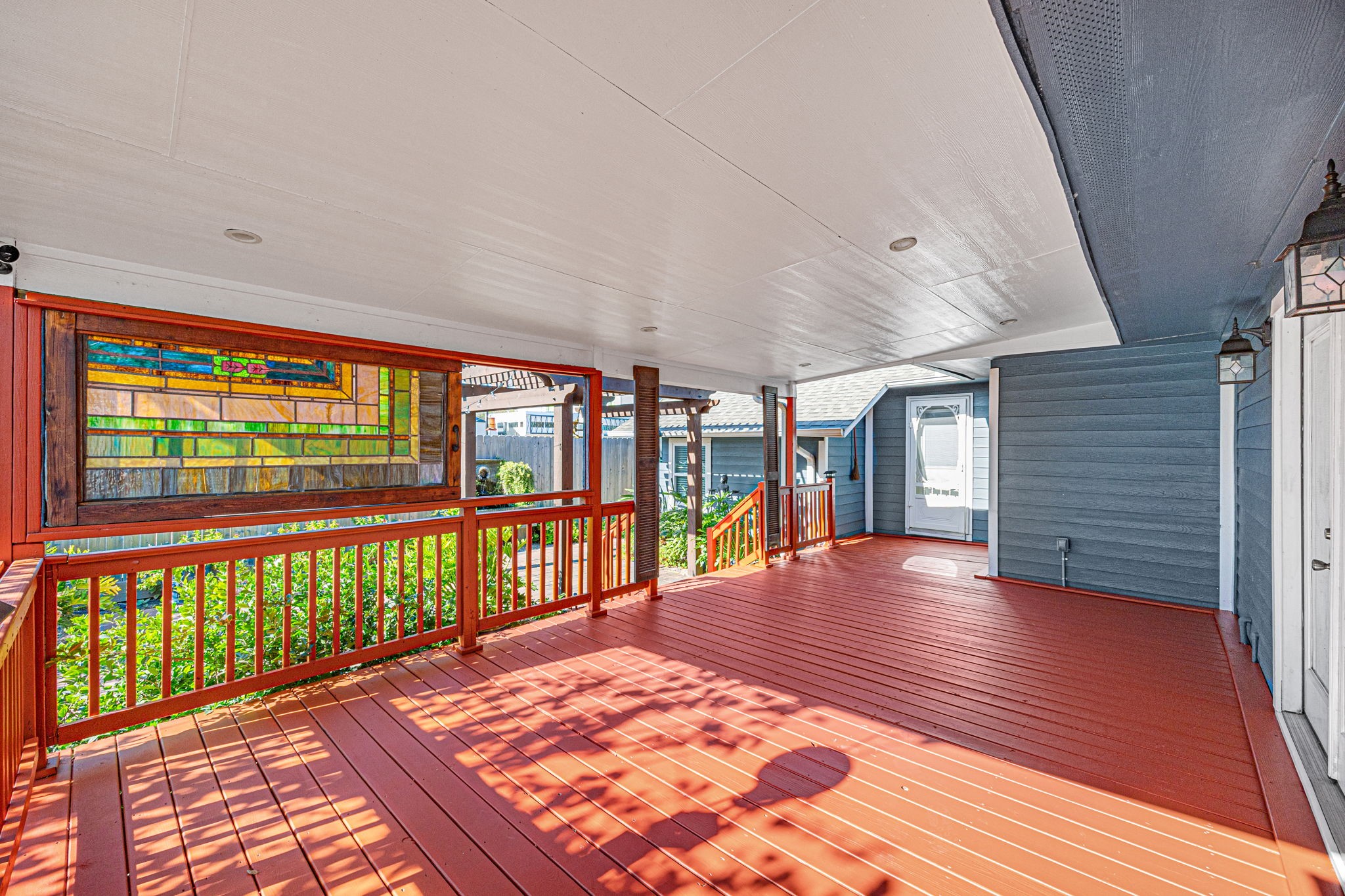 710 East 28th Street Houston, TX 77009 - Photo 36 of 44 a view of an empty room with wooden floor and a floor to ceiling window