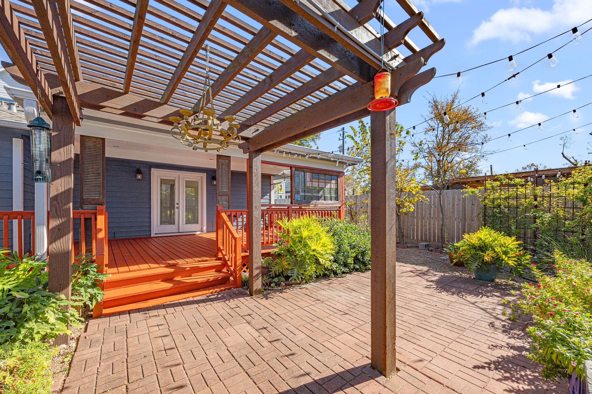 710 East 28th Street Houston, TX 77009 - Photo 38 of 44 a view of porch with seating space