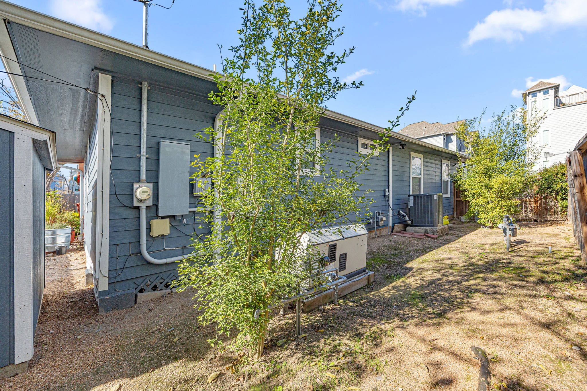 710 East 28th Street Houston, TX 77009 - Photo 39 of 44 a couple of potted plants in front of door