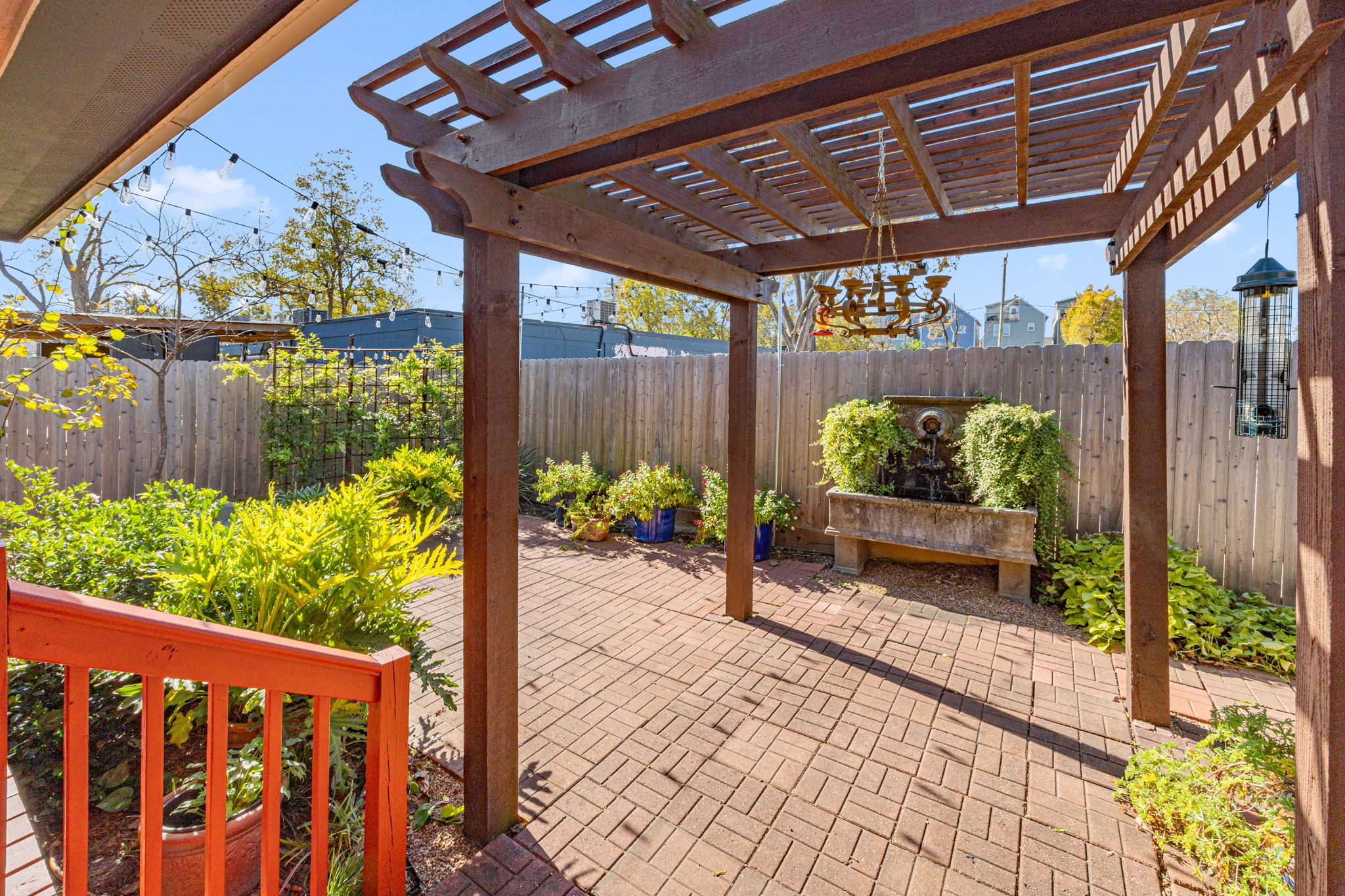 710 East 28th Street Houston, TX 77009 - Photo 40 of 44 a view of a porch with a table and chairs