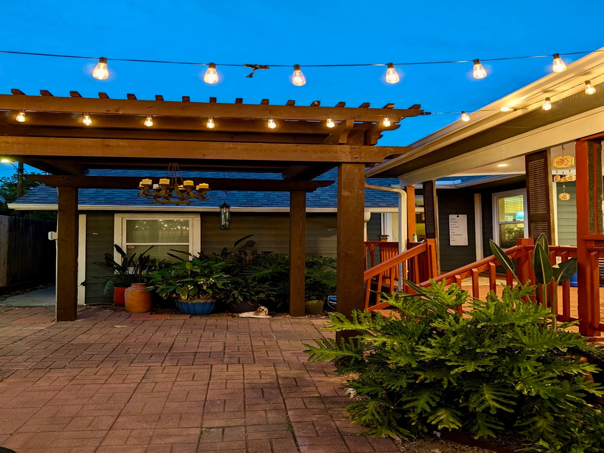 710 East 28th Street Houston, TX 77009 - Photo 42 of 44 a view of a lobby with a patio