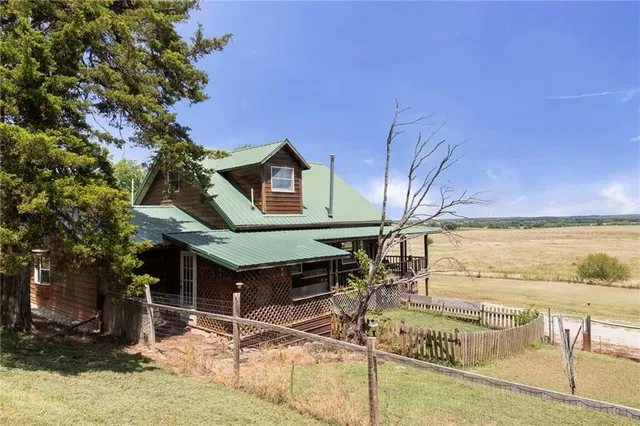 $205,000 | 29463 West 1100th Road, Garnett, KS 66032