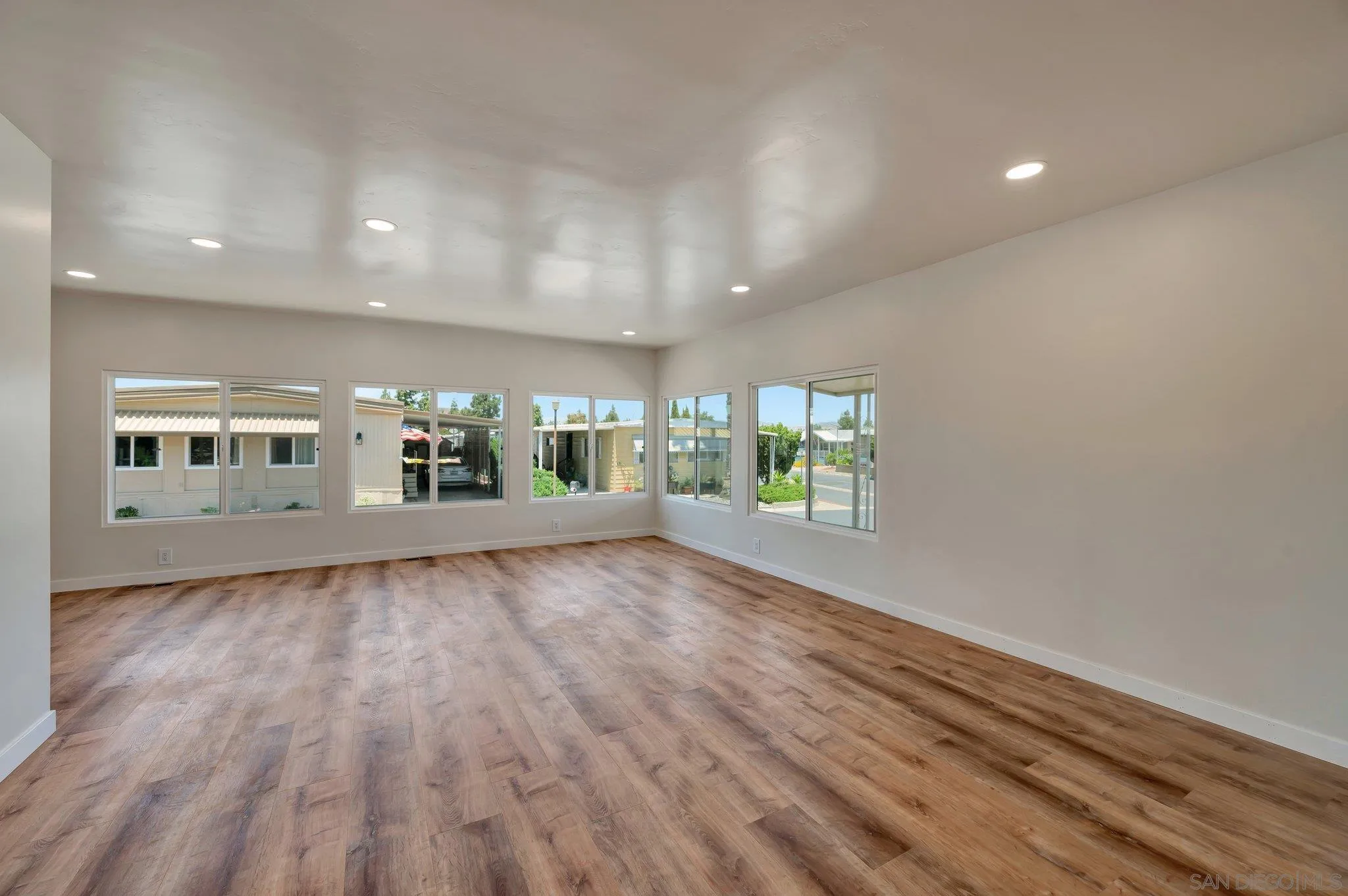 8301 Mission Gorge Road, Unit 90 Santee, CA 92071 - Photo 4 of 30 Gallery Image 4