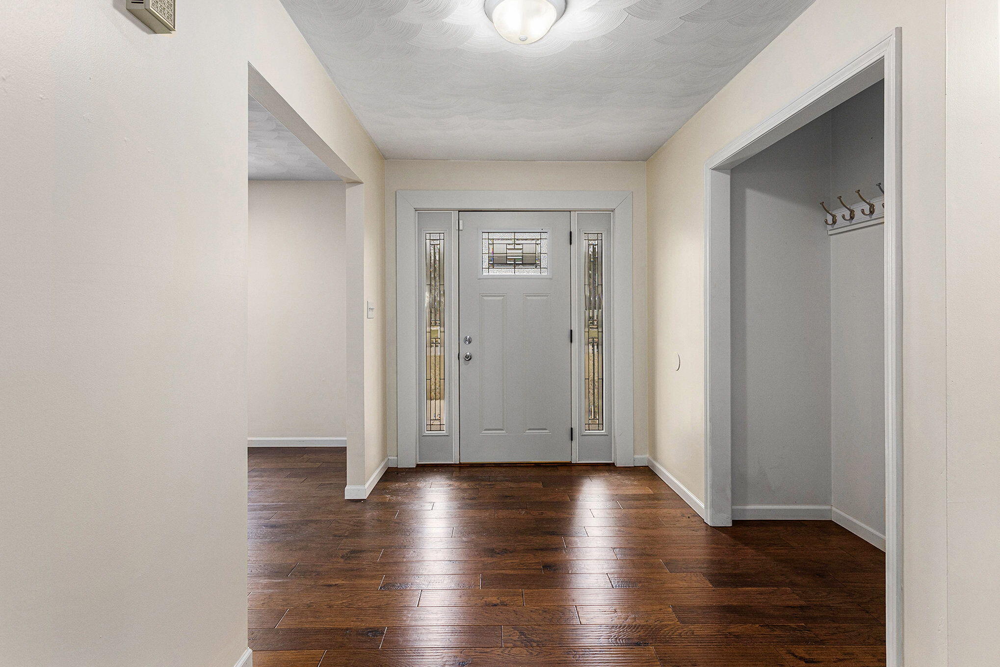 1400 East Rishel Road Sturgis, MI 49091 - Photo 3 of 31 foyer
