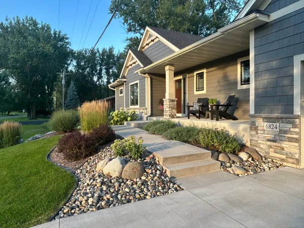 $1,250,000 | 6824 West Shadow Lake Drive, Lino Lakes, MN 55014