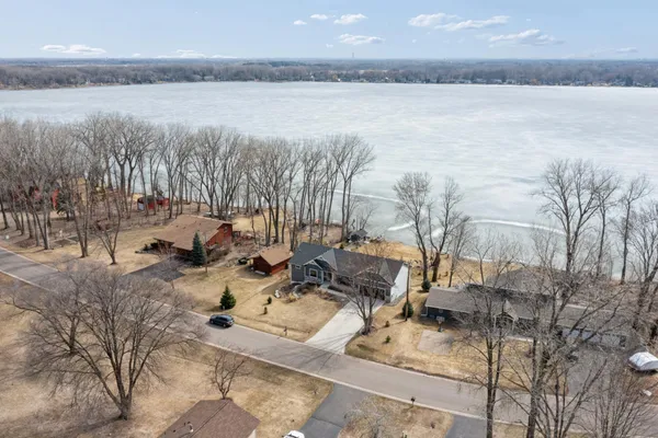 $1,250,000 | 6824 West Shadow Lake Drive, Lino Lakes, MN 55014