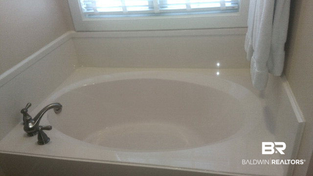 22068 Garland Loop Silverhill, AL 36576 - Photo 8 of 25 Garden tub in MB
