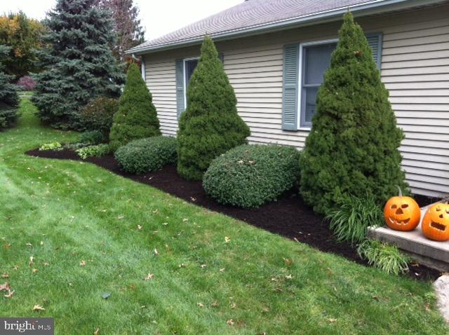 735 Greentree Road Elizabethtown, PA 17022 - Photo 2 of 14
