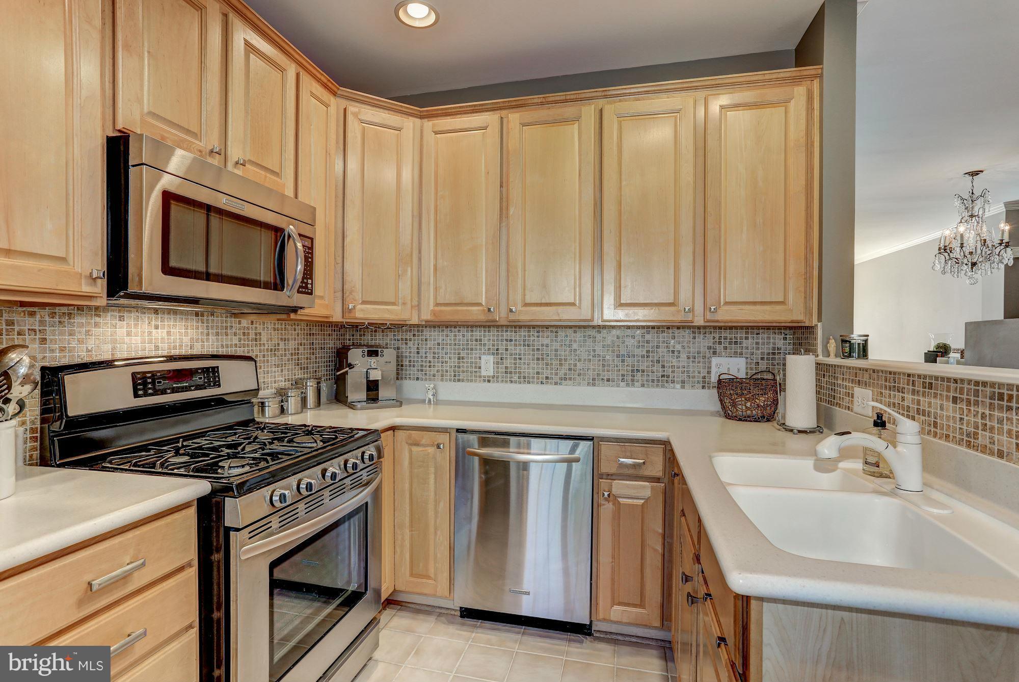 1216 Wild Hawthorn Way Reston, VA 20194 - Photo 13 of 27 Kitchen
