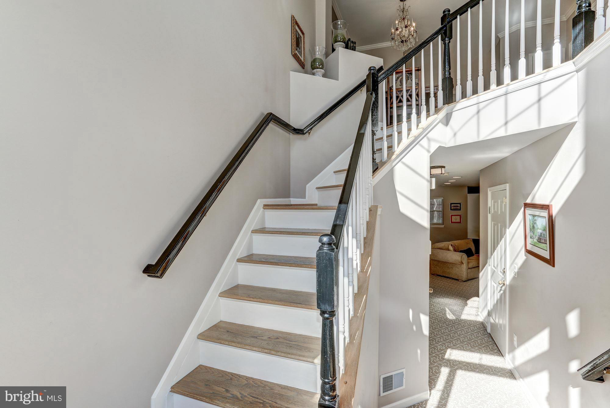 1216 Wild Hawthorn Way Reston, VA 20194 - Photo 3 of 27 Entryway