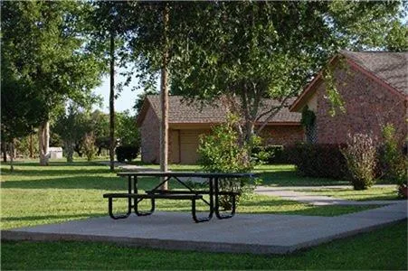 $650 | 100 Windwood Drive, Kingsland, TX 78639