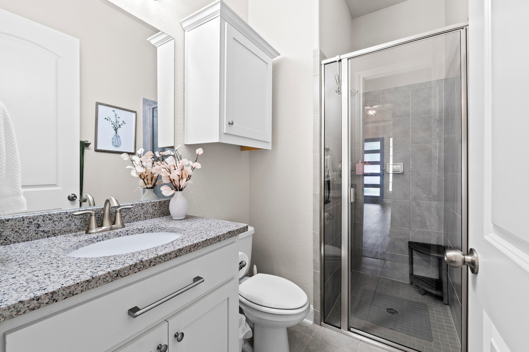 1329 Siena Sunset Road Leander, TX 78641 - Photo 21 of 33 Private bathroom for guest room off the foyer.