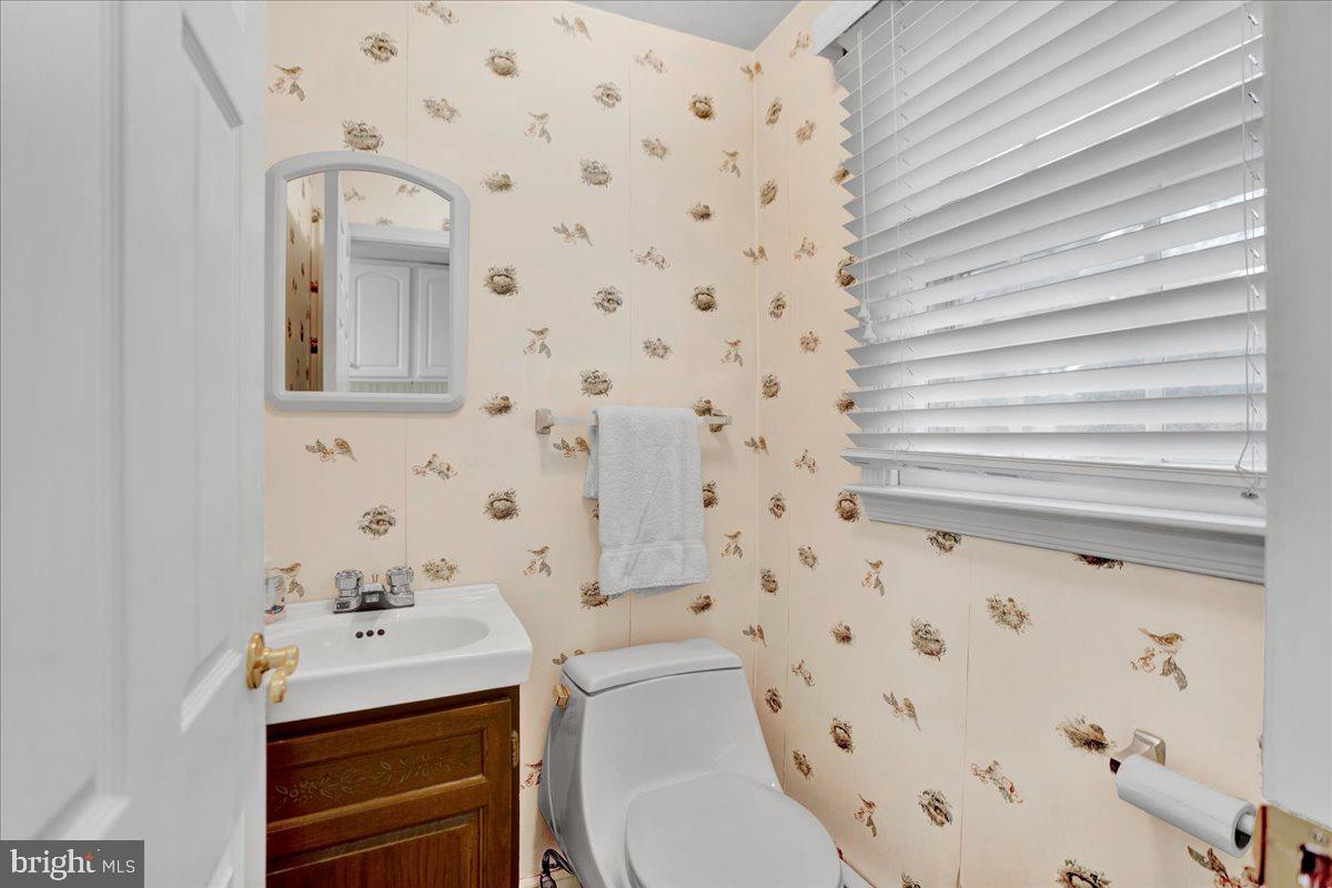 1098 Greentree Road Blue Bell, PA 19422 - Photo 28 of 60 Powder Room