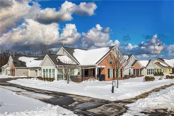 $489,900 | 101 Spring Valley Drive, Zelienople, PA 16063