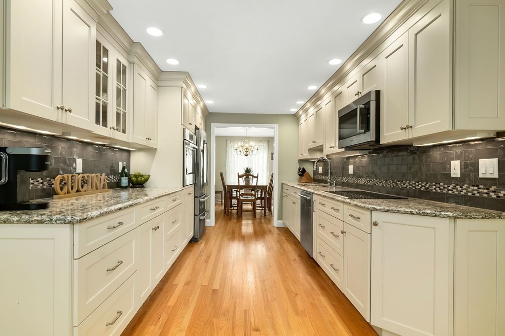 112 Village Post Road, Unit 112 Danvers, MA 01923 - Photo 5 of 42 Gallery Image 5