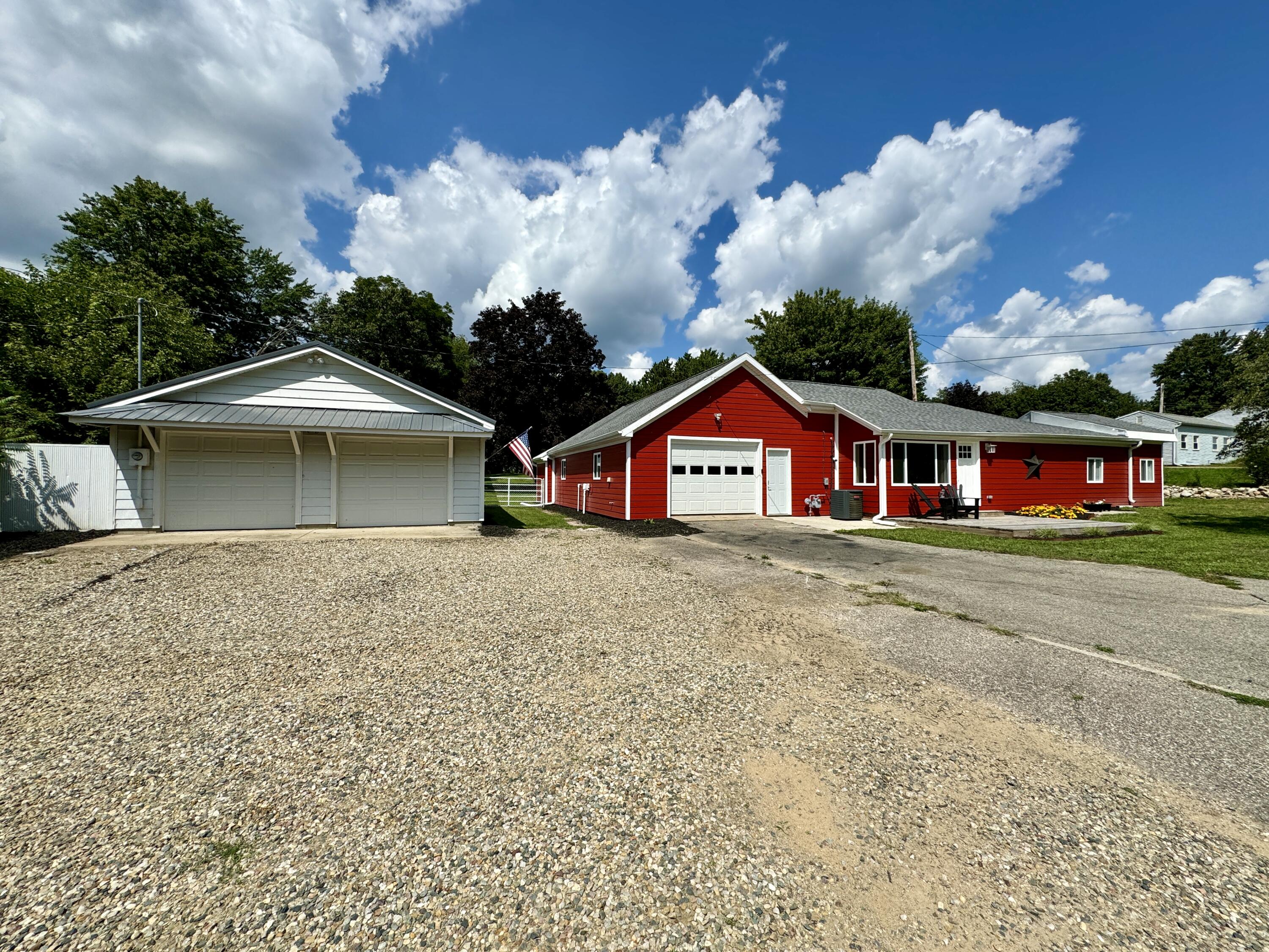 715 Lyon Lake Road Marshall, MI 49068 - Photo 3 of 48 IMG_8928