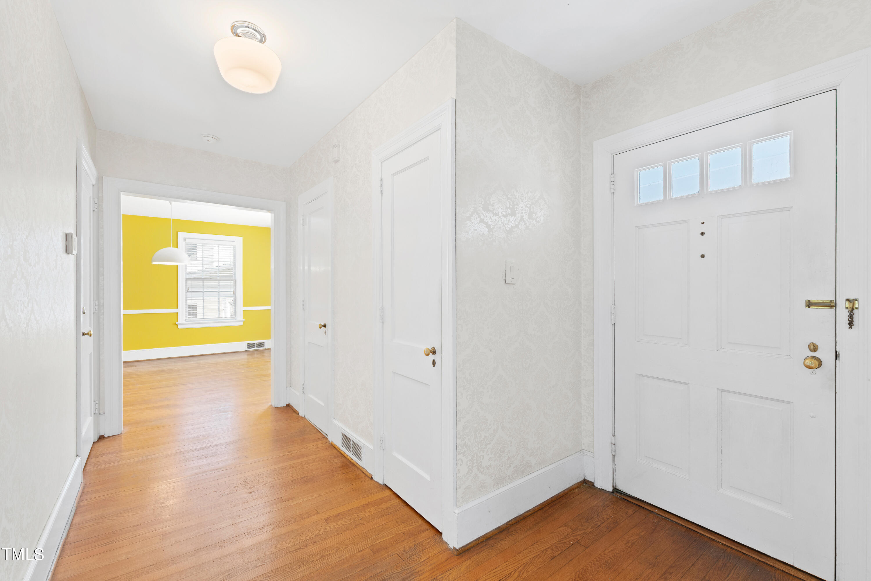 4 Foyer
