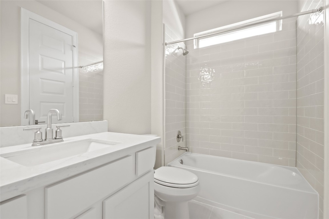 136 Peninsula Point Drive Montgomery, TX 77356 - Photo 19 of 30 a bathroom with a sink a toilet and shower