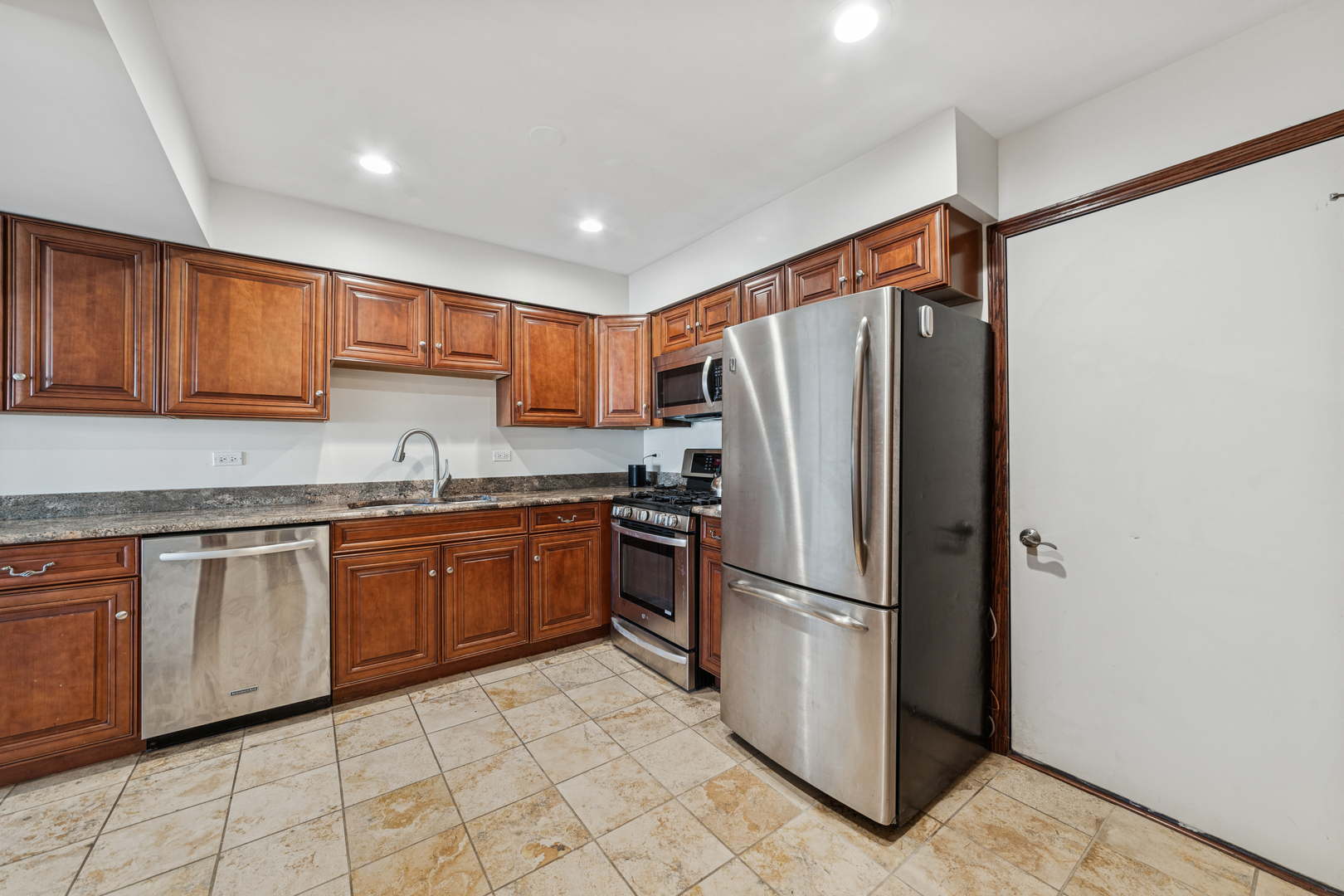 1105 Longford Road Bartlett, IL 60103 - Photo 7 of 20