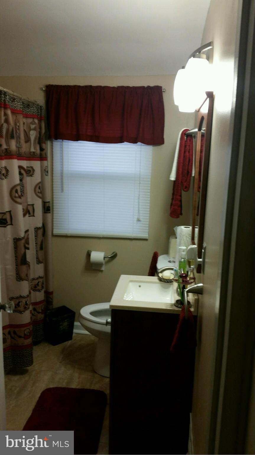 5744 Edgepark Road Baltimore, MD 21239 - Photo 12 of 25 Bath (Master)
