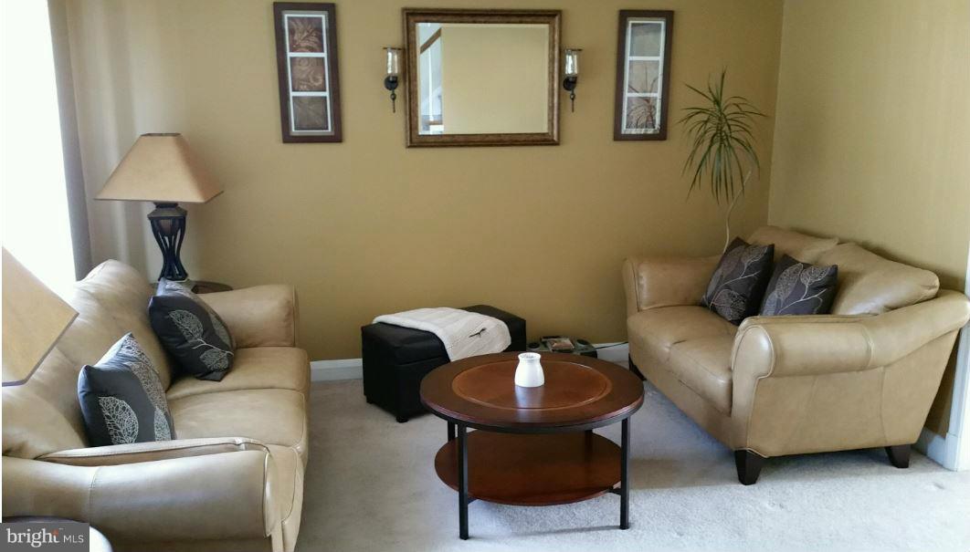 5744 Edgepark Road Baltimore, MD 21239 - Photo 4 of 25 Living Room