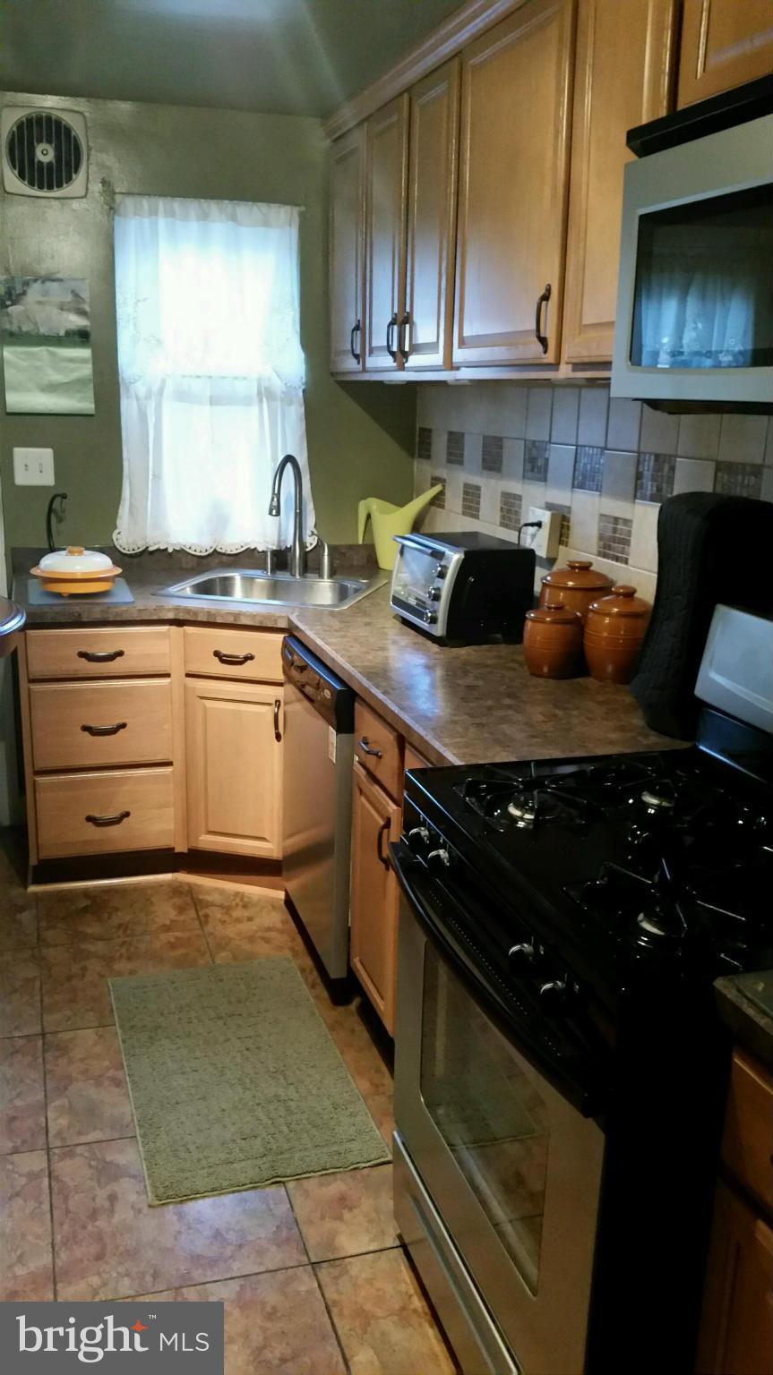 5744 Edgepark Road Baltimore, MD 21239 - Photo 7 of 25 Kitchen