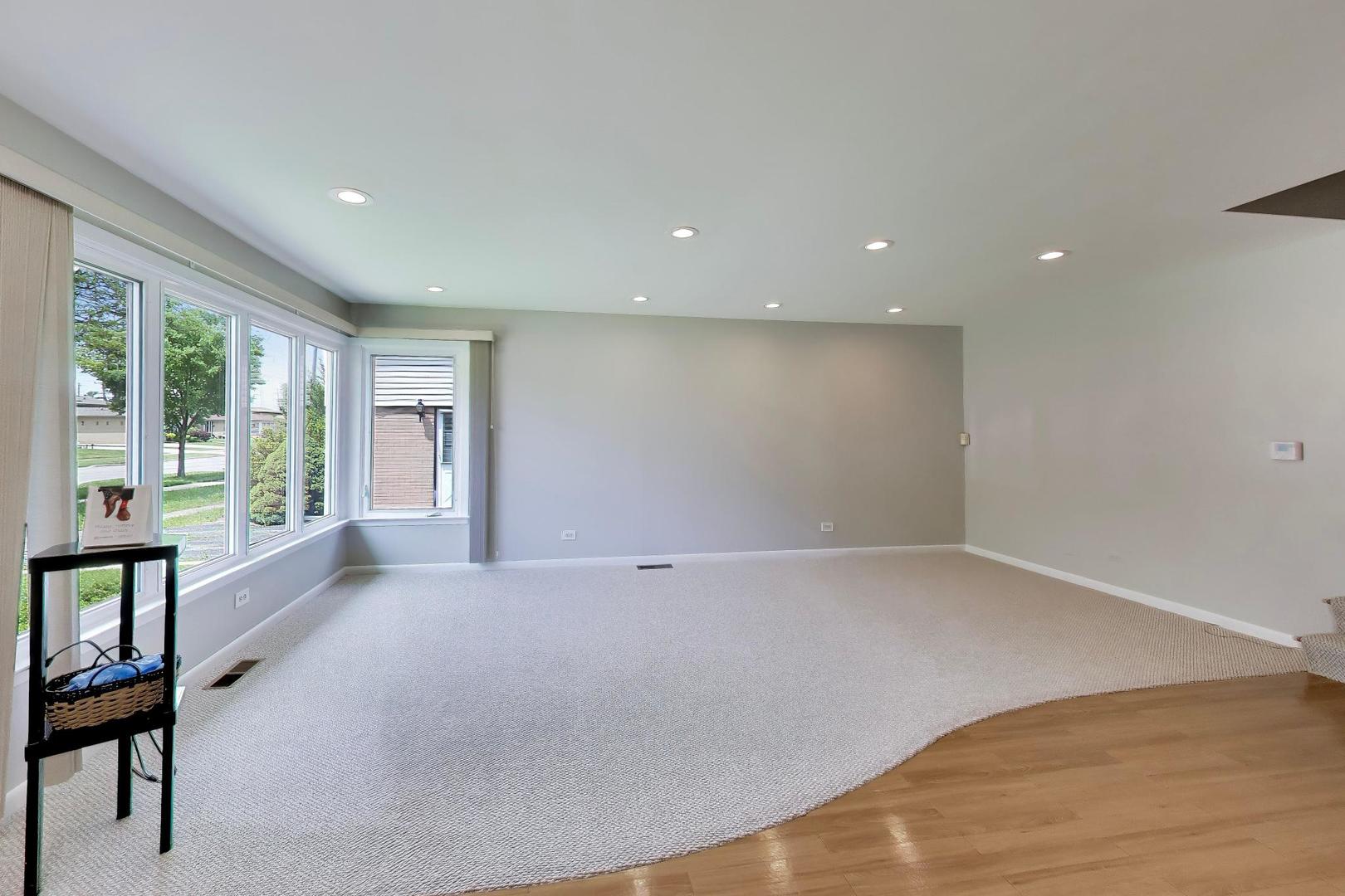 7630 Beckwith Road Morton Grove, IL 60053 - Photo 4 of 37