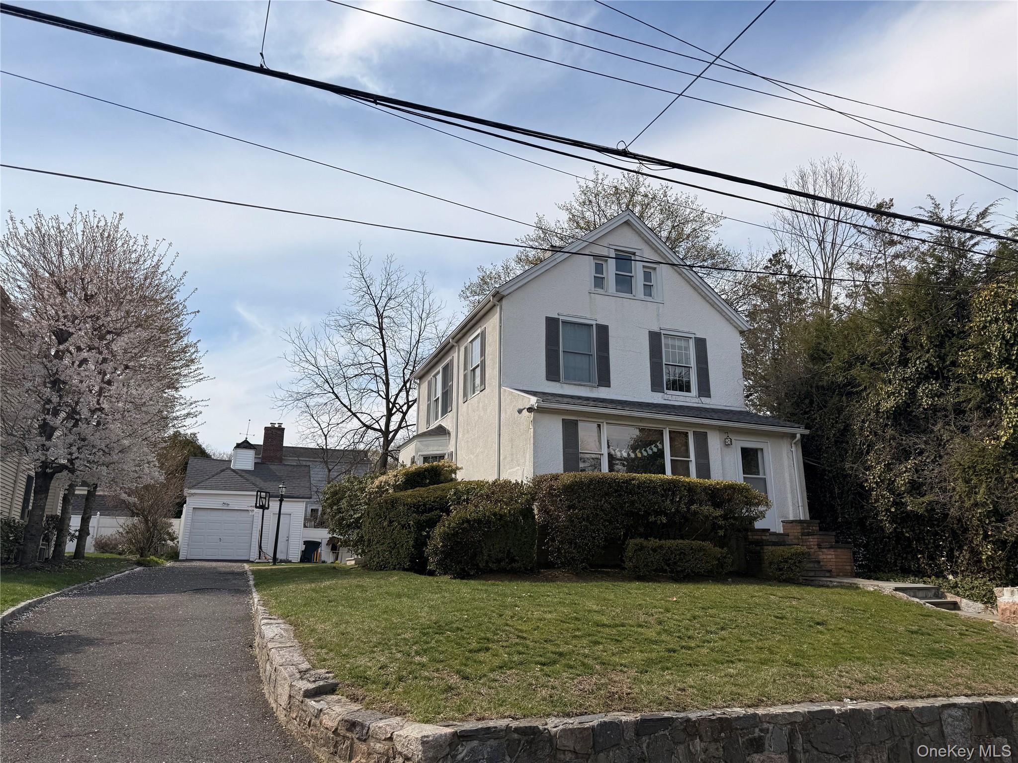 197 Johnson Road Scarsdale, NY 10583 - Photo 2 of 36 Driveway and