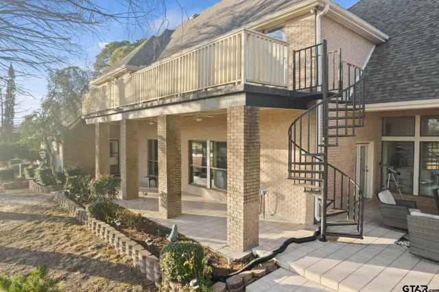 a view of a lake with houses