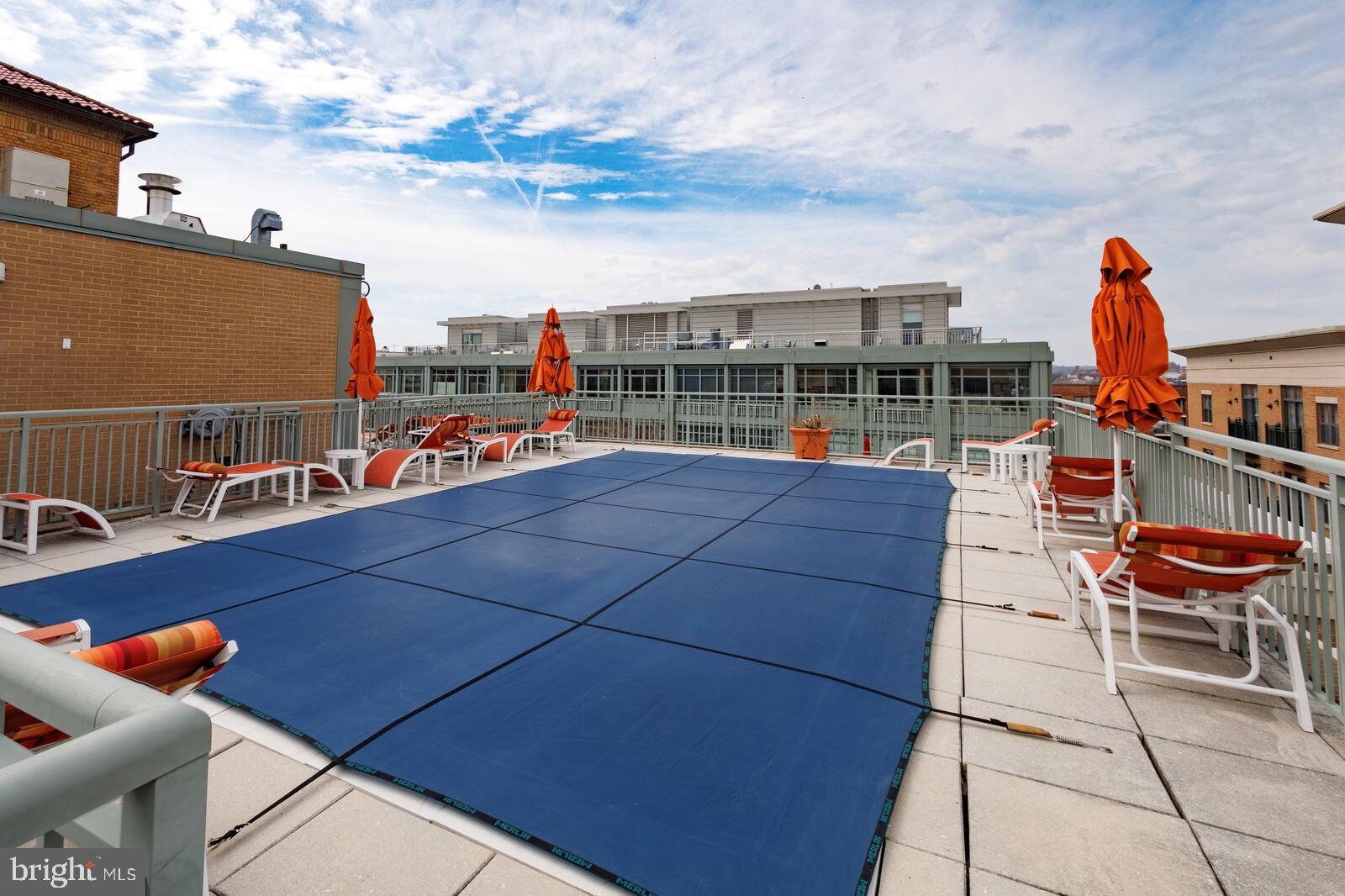 2425 L Street Northwest, Unit 628 Washington, DC 20037 - Photo 22 of 27 Roof Top Swimming Pool