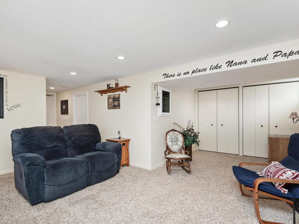 5222 Holiday Road Minnetonka, MN 55345 - Photo 14 of 23 Gallery Image 14