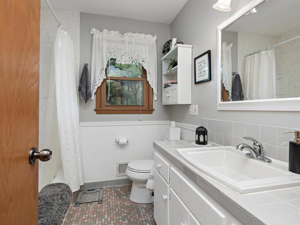 5222 Holiday Road Minnetonka, MN 55345 - Photo 10 of 23 Gallery Image 10