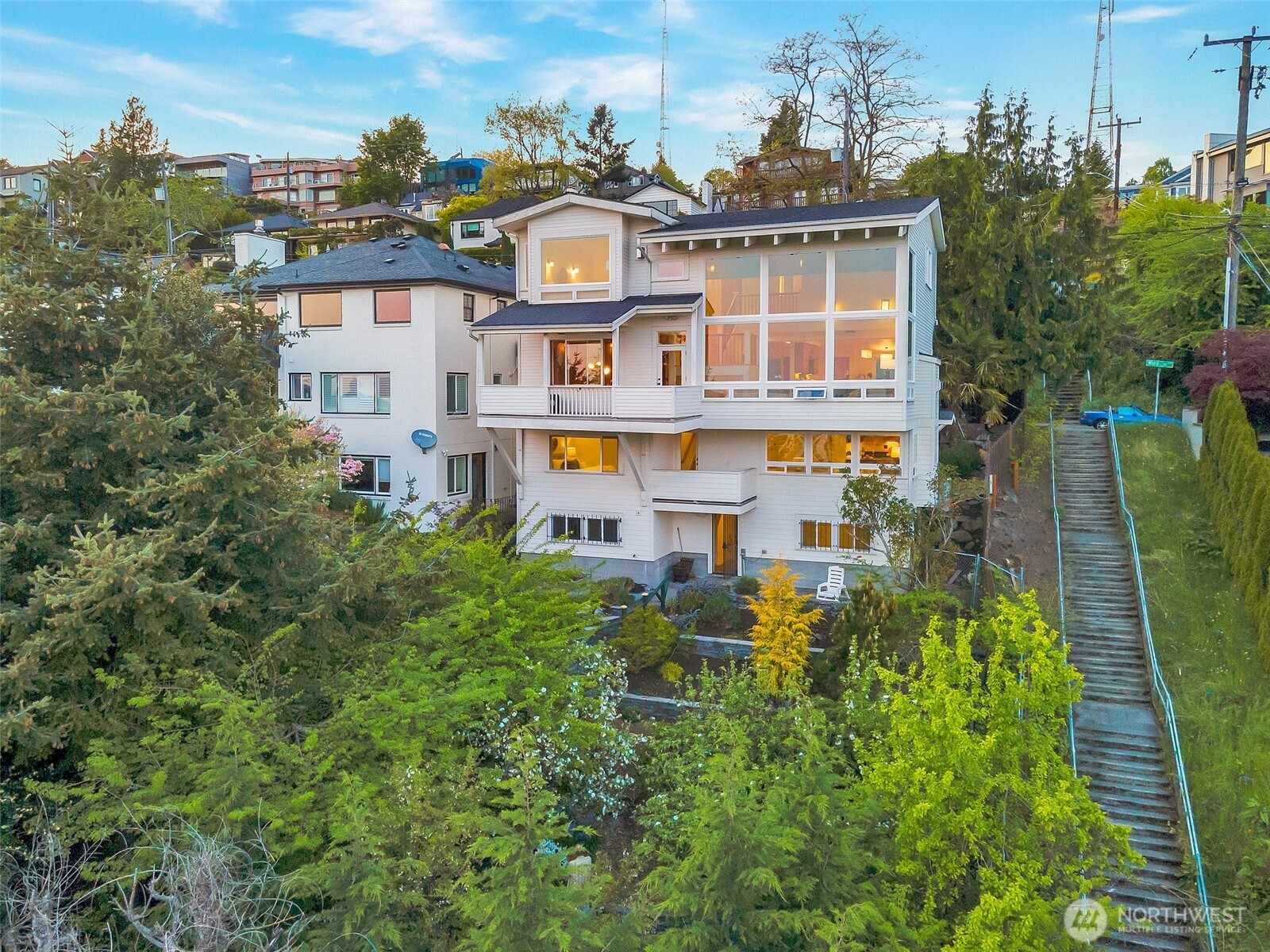 225 Ward Street Seattle, WA 98109 - Photo 3 of 36