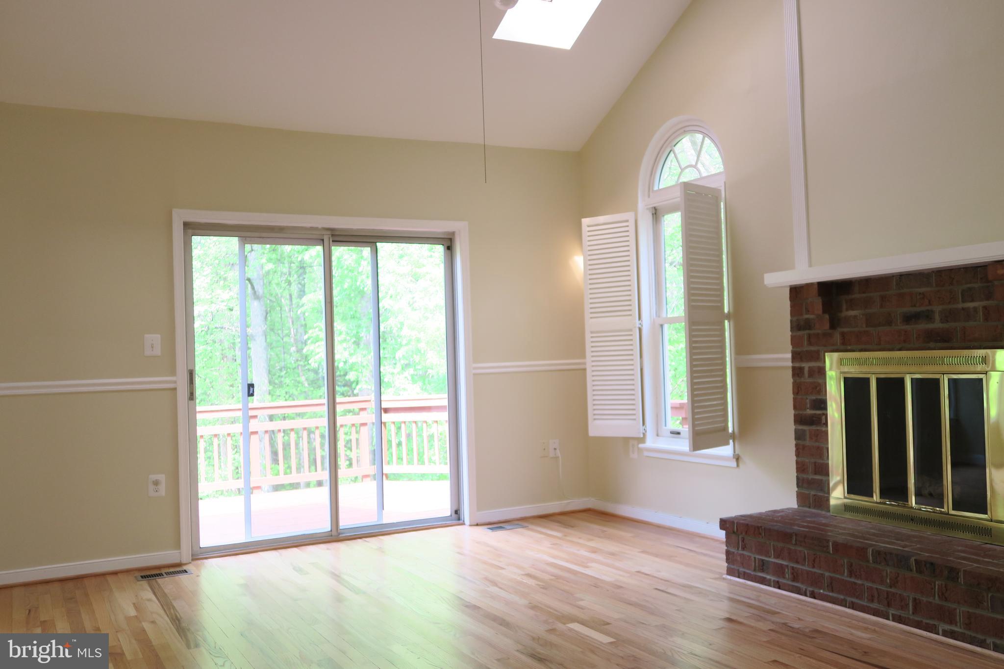 10295 Dunn Meadow Road Vienna, VA 22182 - Photo 7 of 37