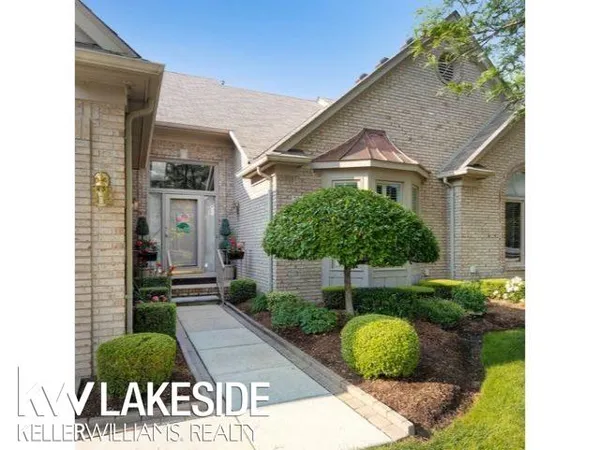 $359,900 | 20359 Millville Drive, Macomb, MI 48044