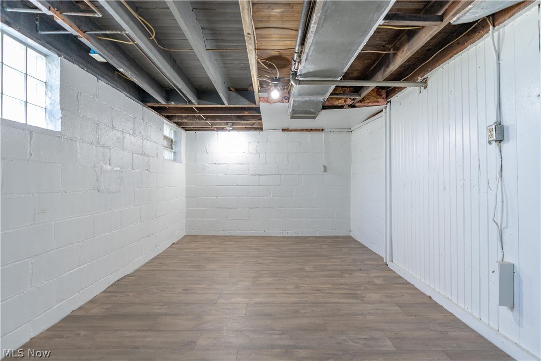 931 Dan Street Akron, OH 44310 - Photo 25 of 35 Finished Room