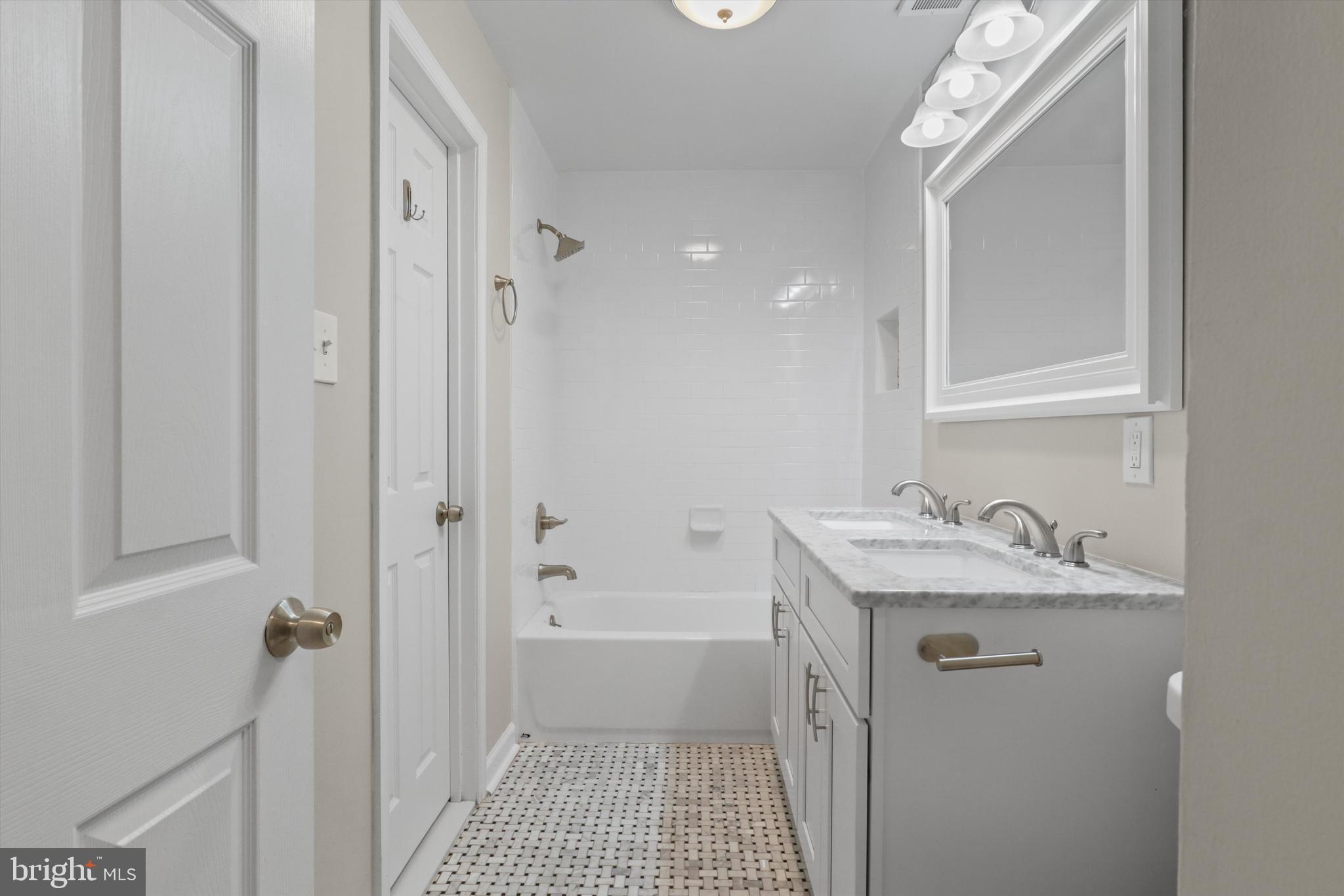 8583 Tyrolean Way Springfield, VA 22153 - Photo 12 of 27