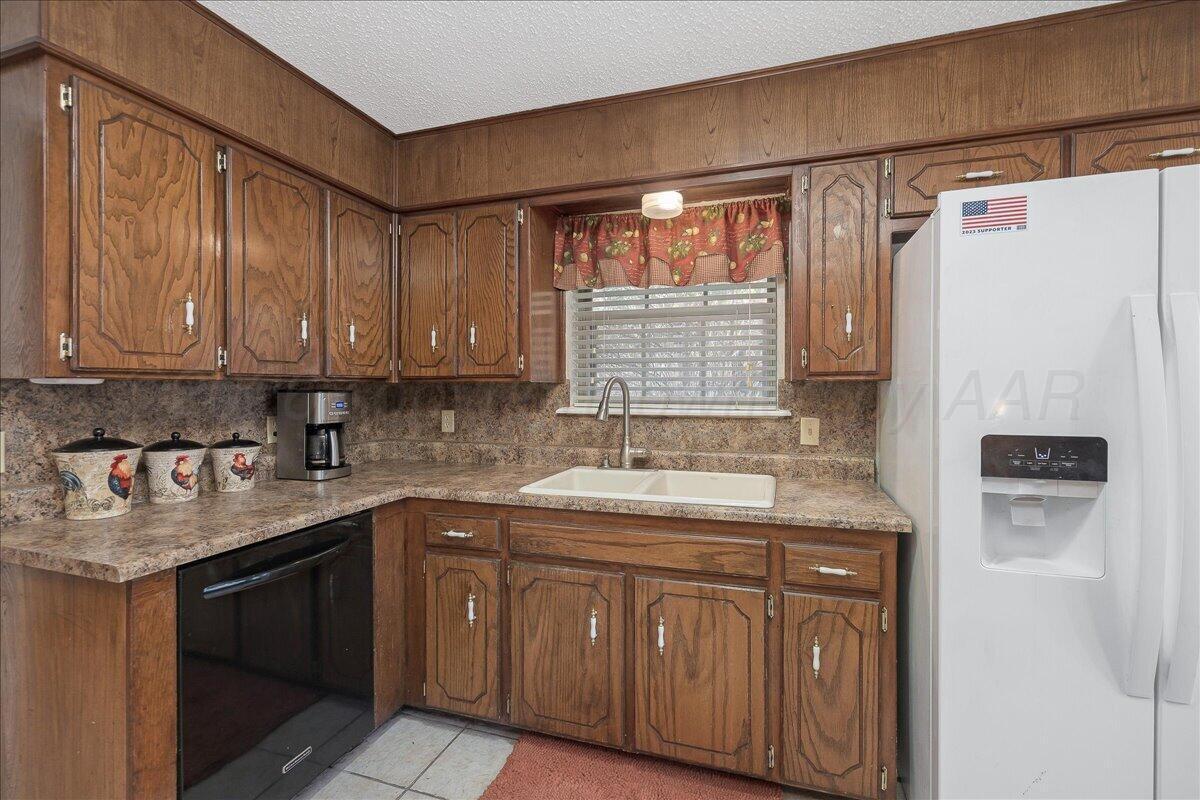 6008 Rutgers Street Amarillo, TX 79109 - Photo 9 of 22 09-Kitchen 2