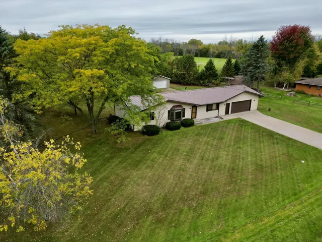 $399,900 | W4581 West Buss Drive, Cecil, WI 54111