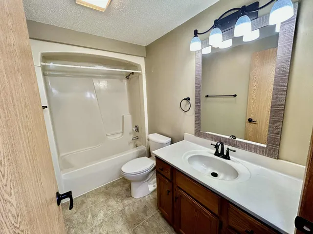 $399,900 | W4581 West Buss Drive, Cecil, WI 54111