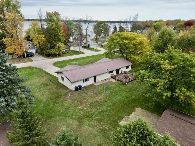 $399,900 | W4581 West Buss Drive, Cecil, WI 54111