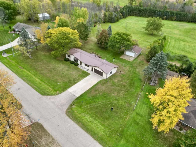 $399,900 | W4581 West Buss Drive, Cecil, WI 54111