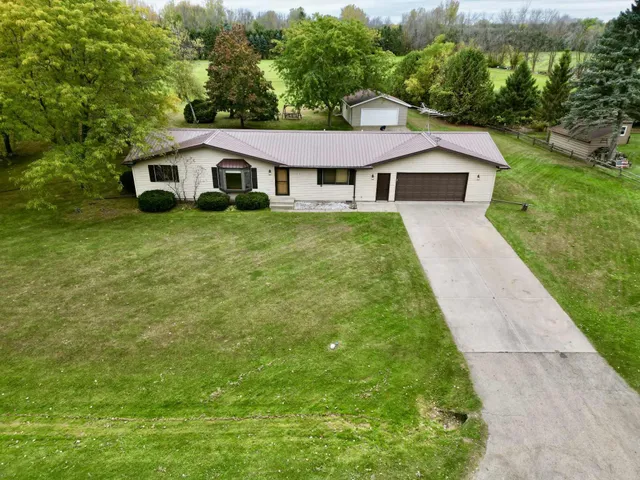 $399,900 | W4581 West Buss Drive, Cecil, WI 54111