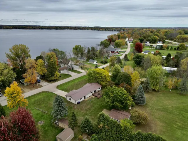 $399,900 | W4581 West Buss Drive, Cecil, WI 54111