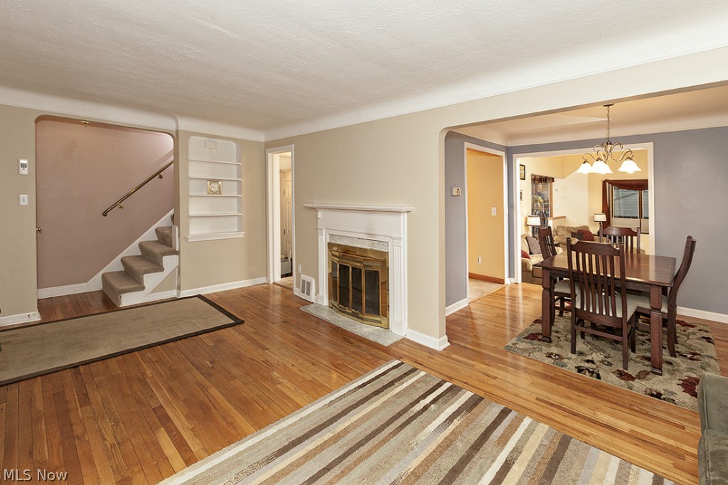 4935 Westbourne Road Cleveland, OH 44124 - Photo 2 of 25 Gallery Image 2