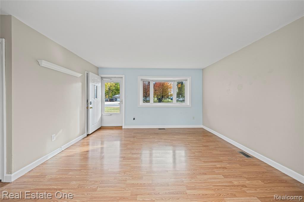 12107 19 Mile Road Sterling Heights, MI 48313 - Photo 2 of 20