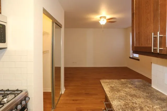 a view of utility room