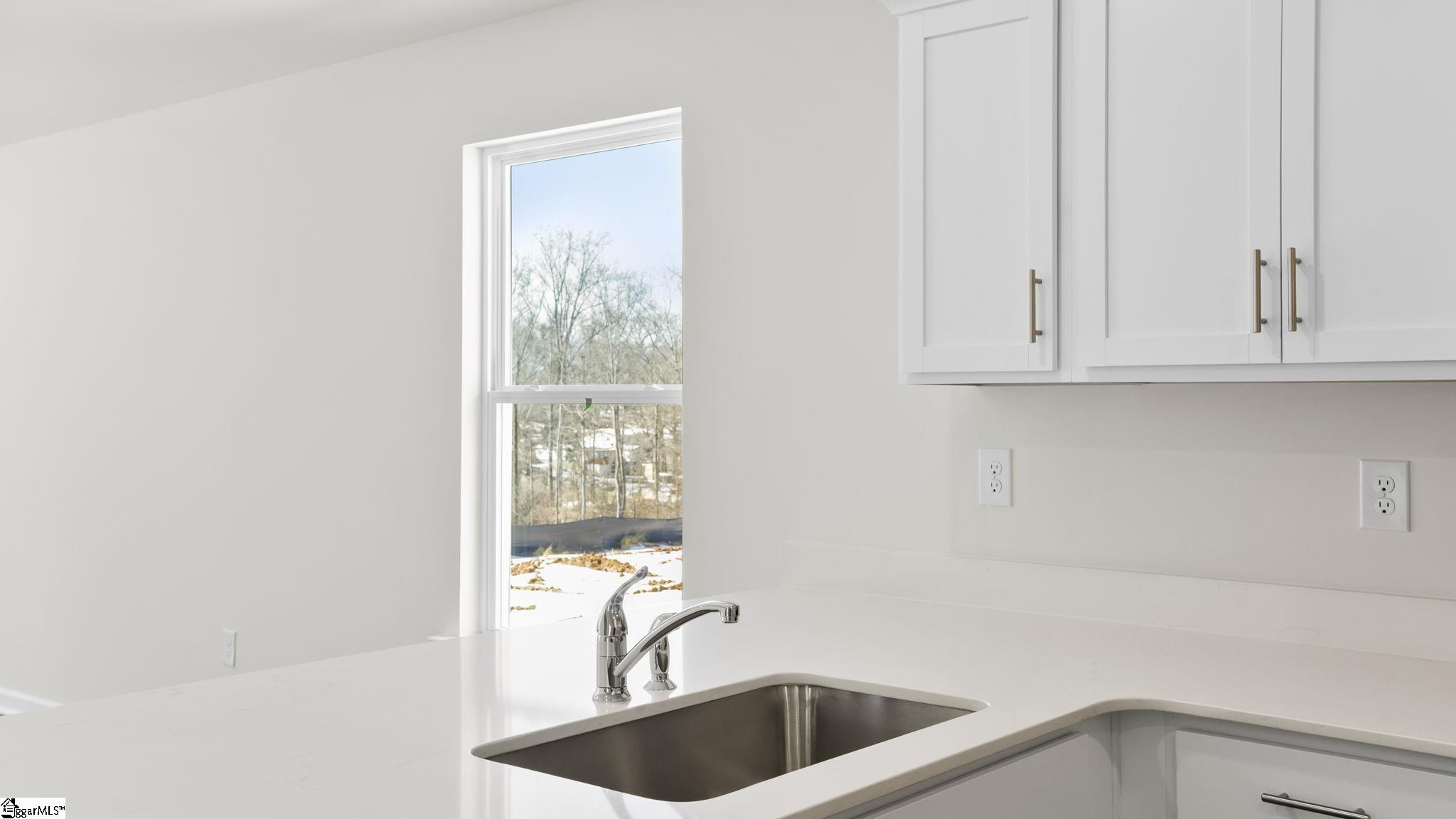 132 Bobbin Road Greenville, SC 29611 - Photo 2 of 32