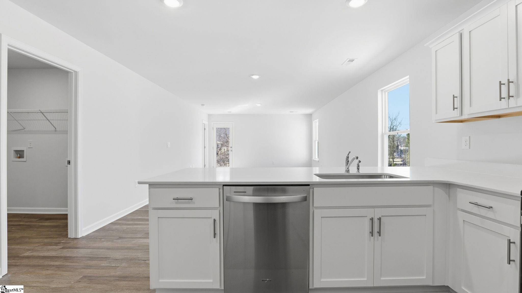 132 Bobbin Road Greenville, SC 29611 - Photo 4 of 32